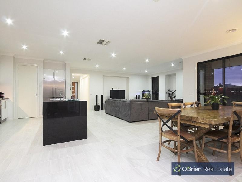 3 Whiteley Way, Pakenham VIC 3810