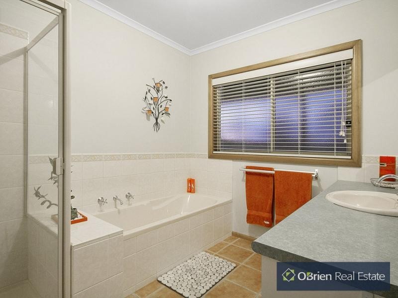 6C Lancelot Court, Drouin VIC 3818