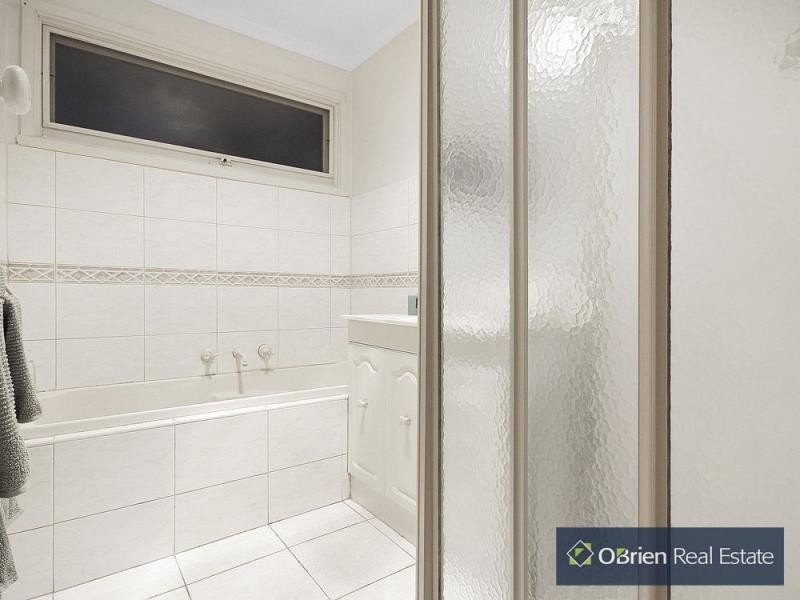 19 Jillian Street, Cranbourne VIC 3977