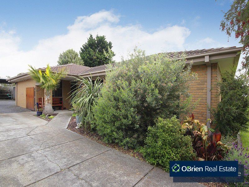 10 Elandra Way, Cranbourne West VIC 3977