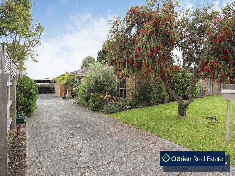 10 Elandra Way, Cranbourne West VIC 3977