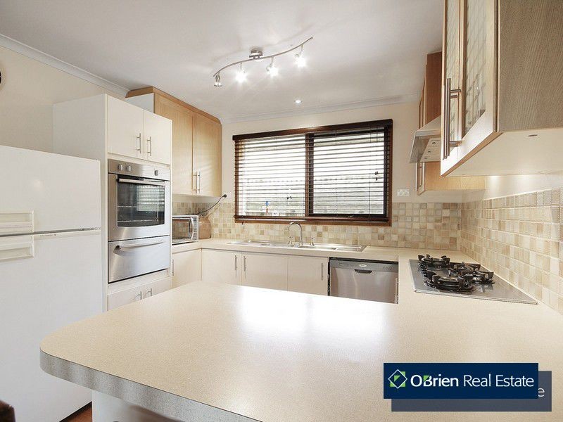 10 Elandra Way, Cranbourne West VIC 3977