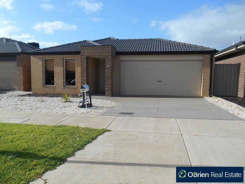 6 Aquitane Drive, Cranbourne East VIC 3977