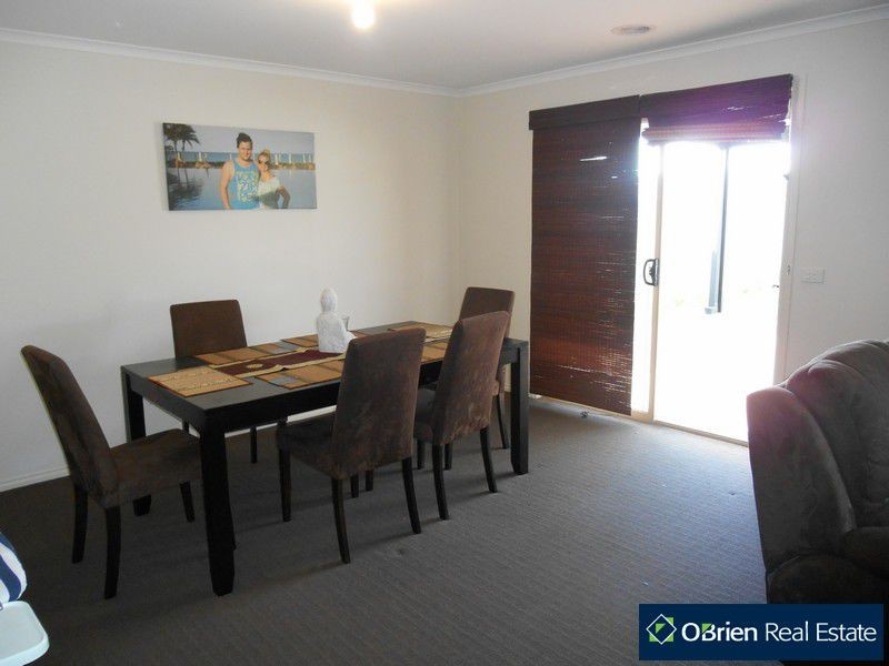 6 Aquitane Drive, Cranbourne East VIC 3977
