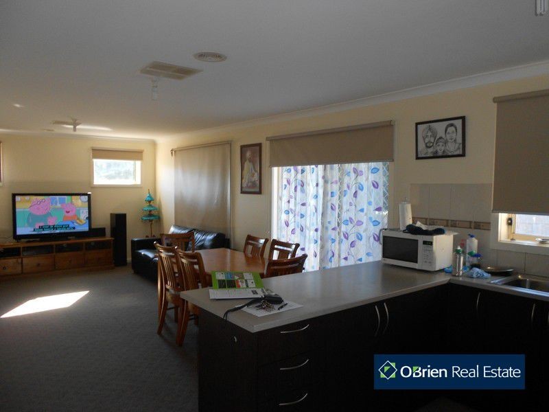 2/23 Fleur Court, Narre Warren South VIC 3805