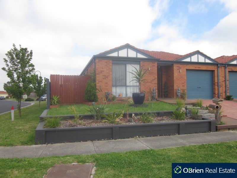 7 Staunton Walk, Cranbourne West VIC 3977