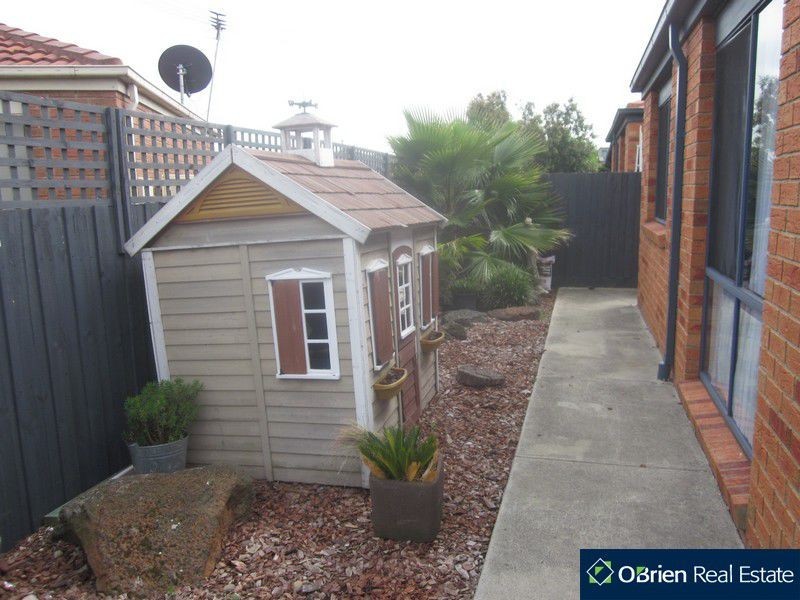 7 Staunton Walk, Cranbourne West VIC 3977