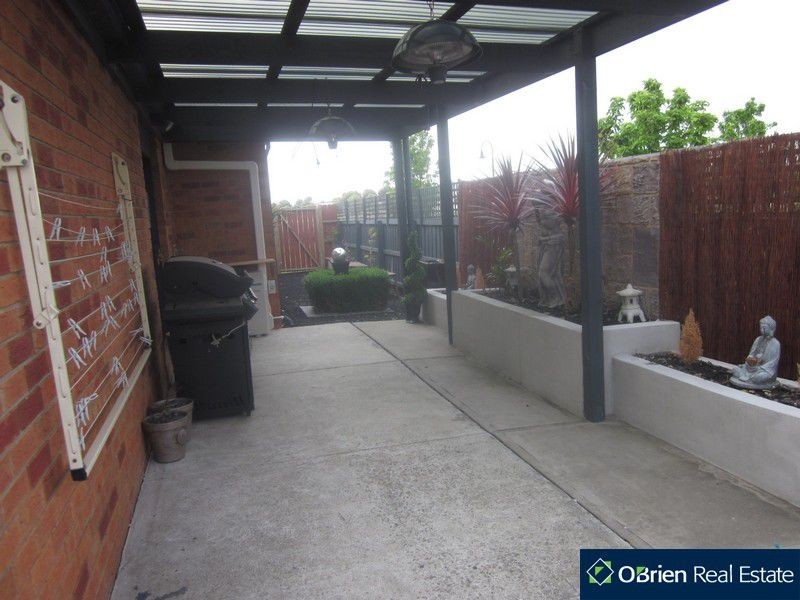 7 Staunton Walk, Cranbourne West VIC 3977
