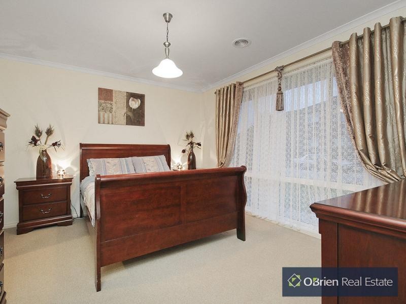 16 Ashmore Avenue, Narre Warren South VIC 3805