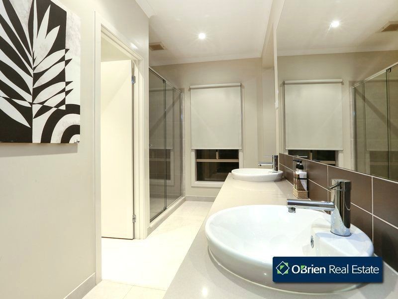 102 Arena Parade, Officer VIC 3809