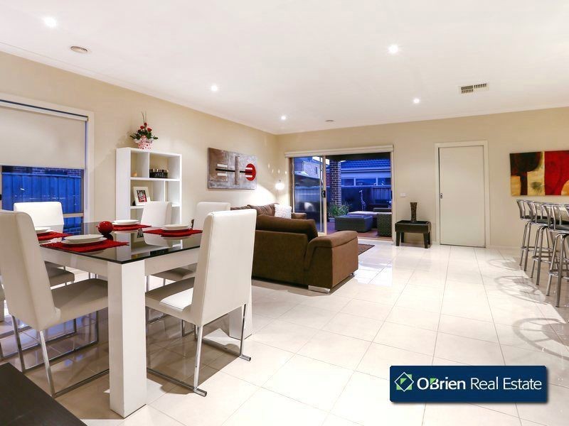 102 Arena Parade, Officer VIC 3809