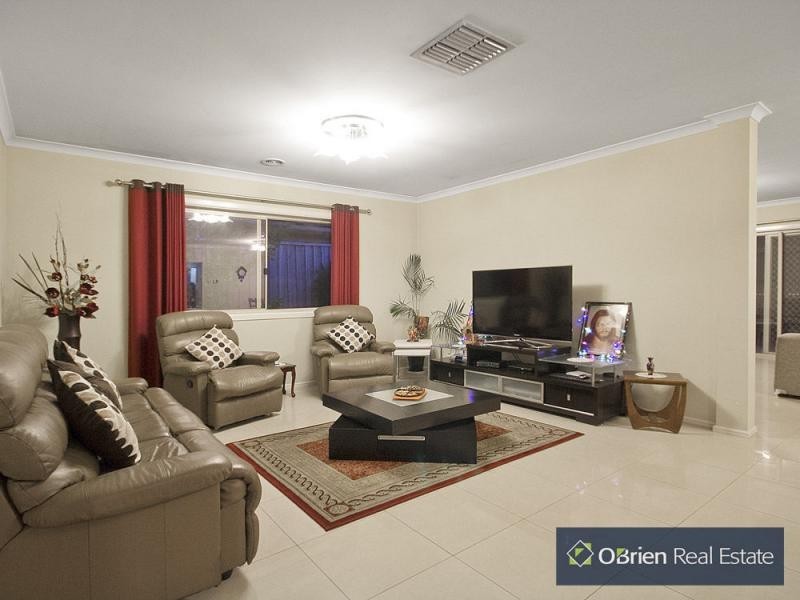 33 Golden Grove Drive, Narre Warren South VIC 3805