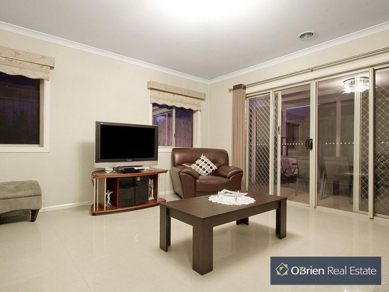 33 Golden Grove Drive, Narre Warren South VIC 3805