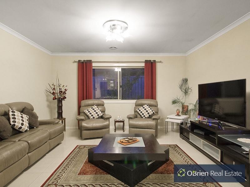 33 Golden Grove Drive, Narre Warren South VIC 3805