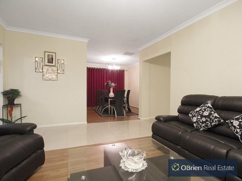 33 Golden Grove Drive, Narre Warren South VIC 3805