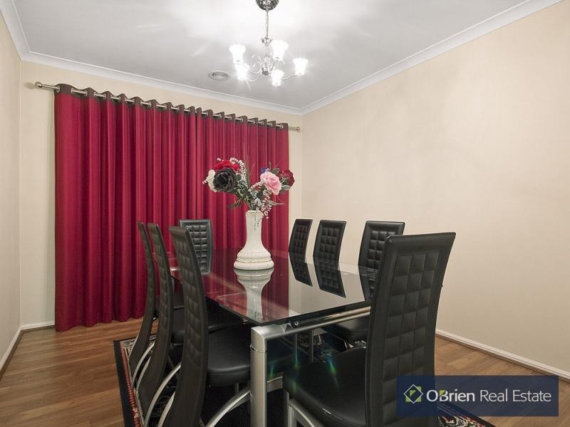 33 Golden Grove Drive, Narre Warren South VIC 3805