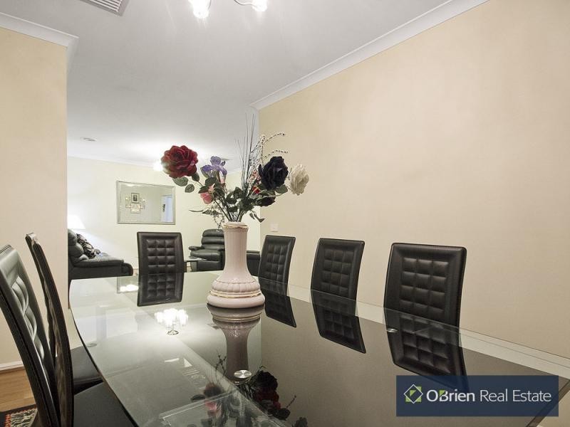 33 Golden Grove Drive, Narre Warren South VIC 3805
