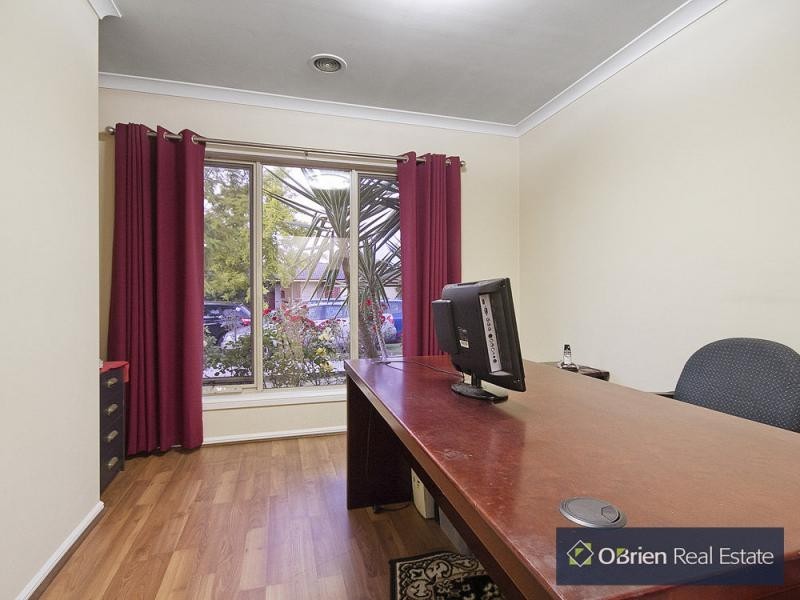 33 Golden Grove Drive, Narre Warren South VIC 3805