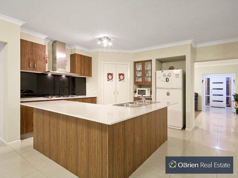 33 Golden Grove Drive, Narre Warren South VIC 3805