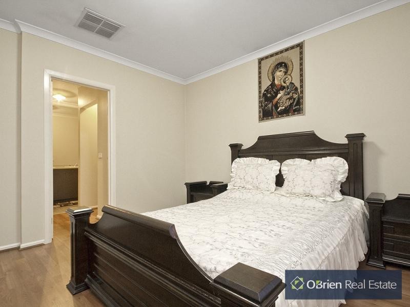 33 Golden Grove Drive, Narre Warren South VIC 3805
