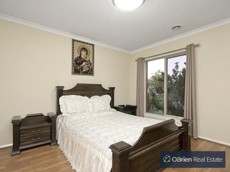 33 Golden Grove Drive, Narre Warren South VIC 3805