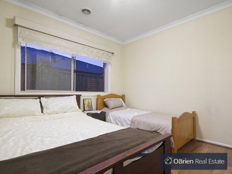 33 Golden Grove Drive, Narre Warren South VIC 3805