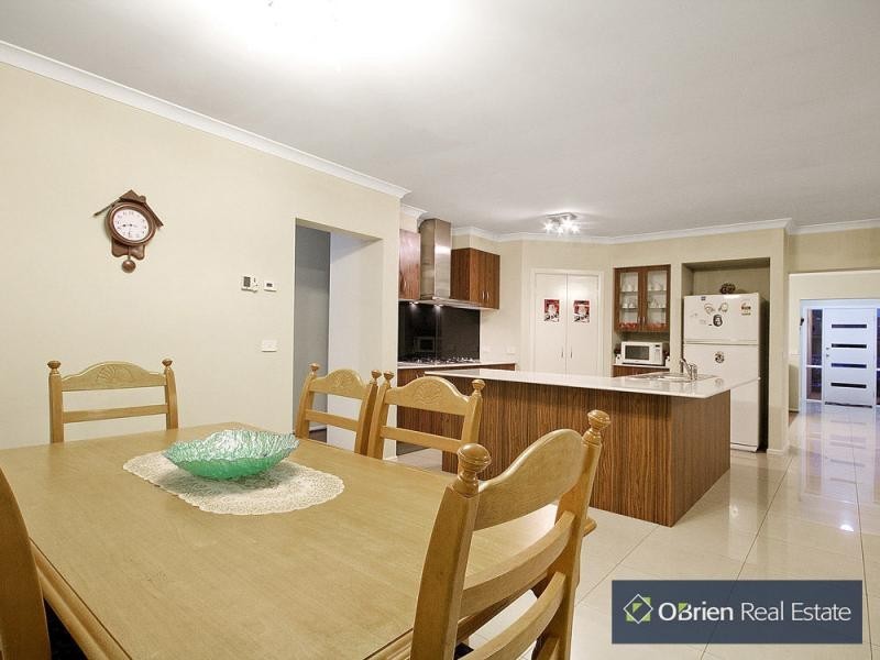 33 Golden Grove Drive, Narre Warren South VIC 3805