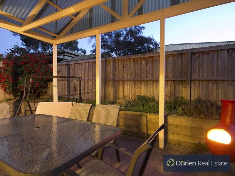 33 Golden Grove Drive, Narre Warren South VIC 3805