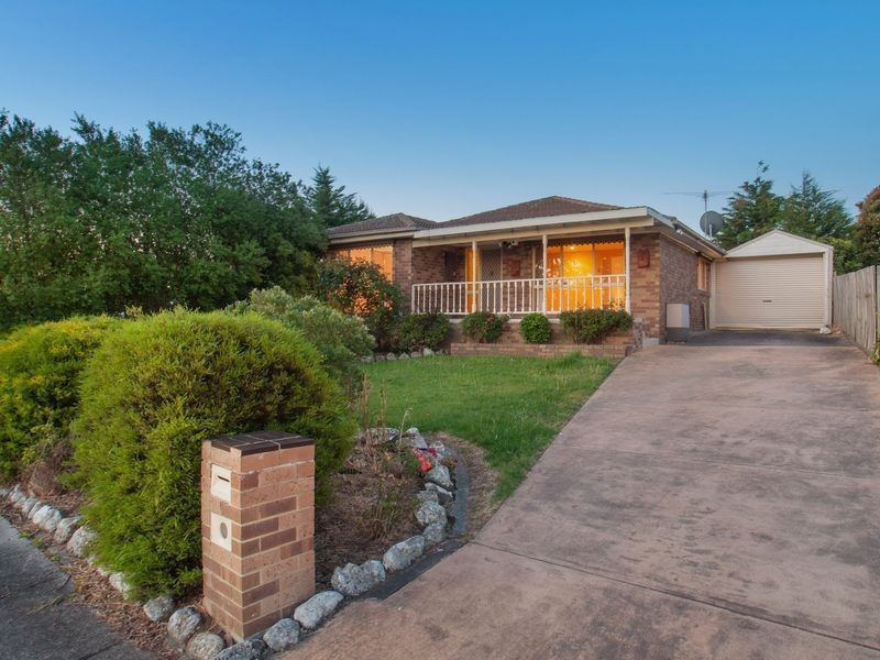 11 Bradley Terrace, Narre Warren VIC 3805