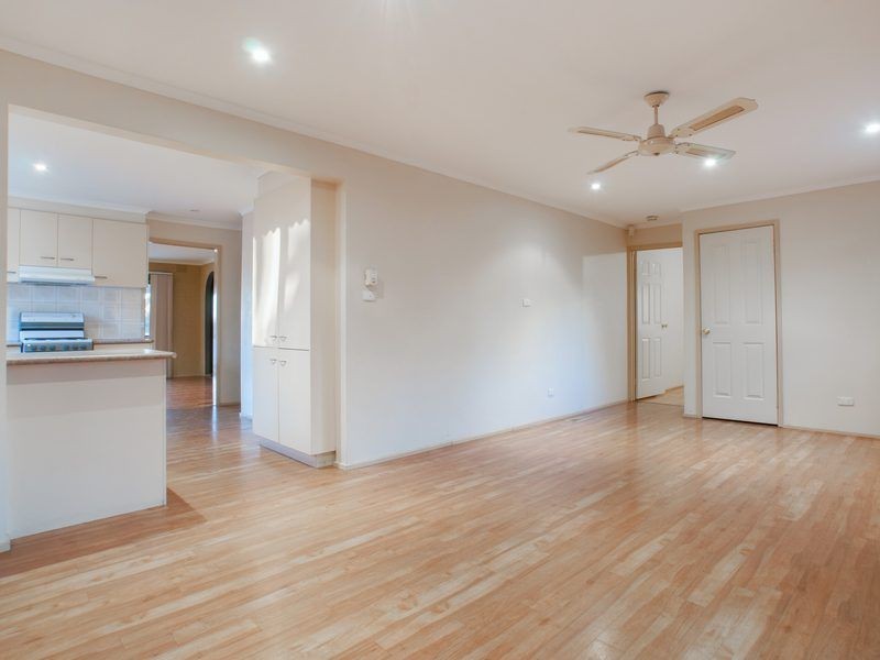 11 Bradley Terrace, Narre Warren VIC 3805