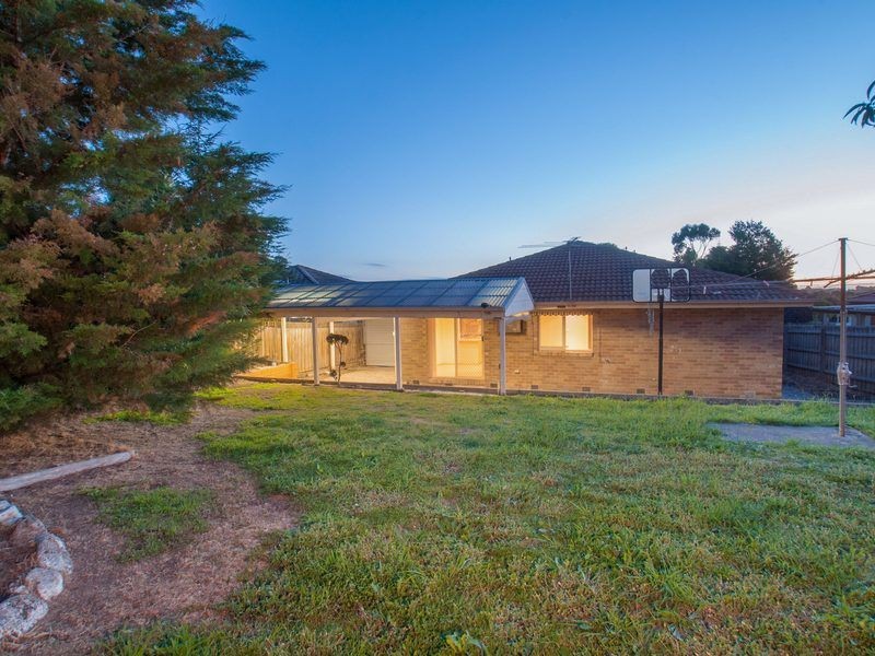 11 Bradley Terrace, Narre Warren VIC 3805