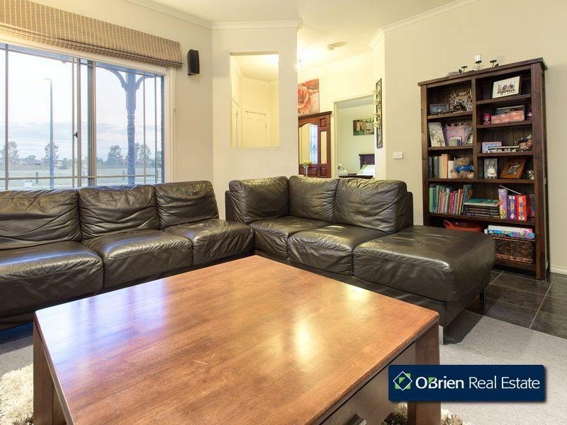 15 Calais Circuit, Cranbourne West VIC 3977