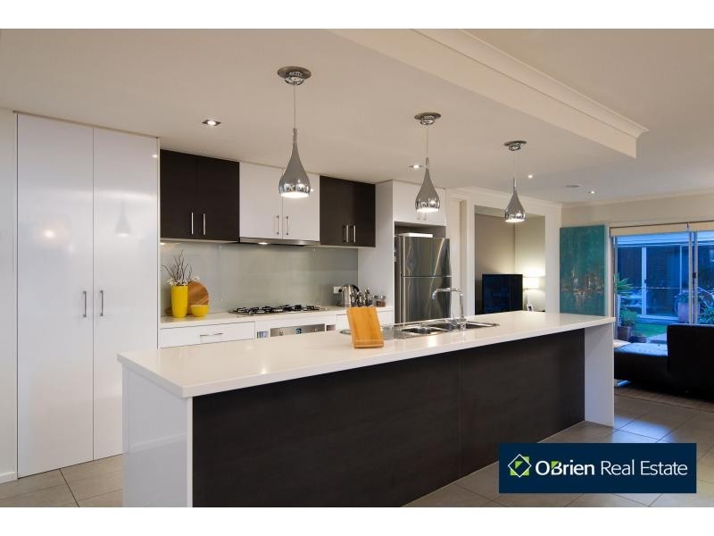 12 Aspect Lane, Cranbourne North VIC 3977