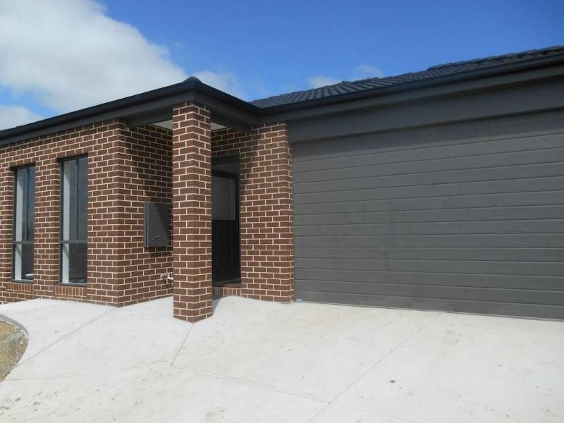34 Botham Crescent, Pakenham VIC 3810