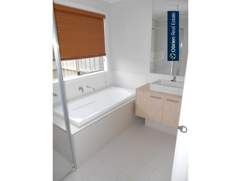 12 Arden Avenue, Pakenham VIC 3810