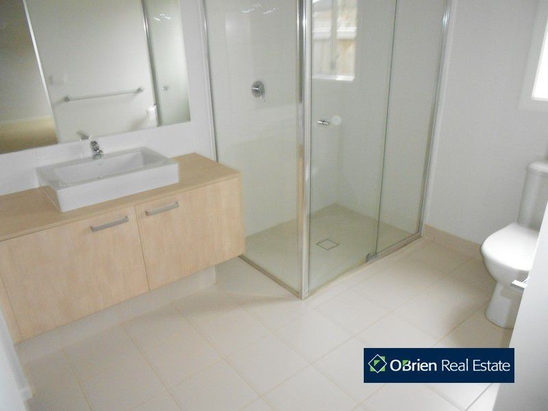 12 Arden Avenue, Pakenham VIC 3810