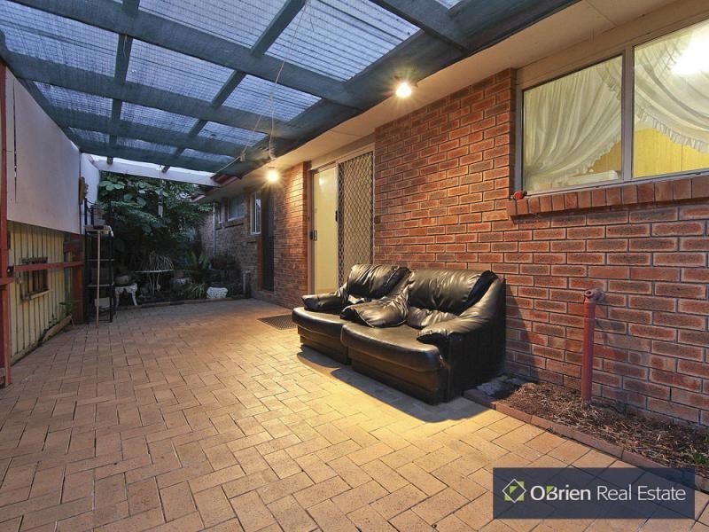 17 Phelan Drive, Cranbourne North VIC 3977