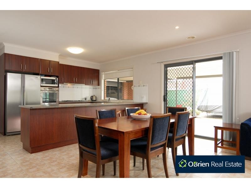 11 Galway Place, Cranbourne VIC 3977