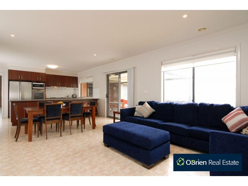 11 Galway Place, Cranbourne VIC 3977