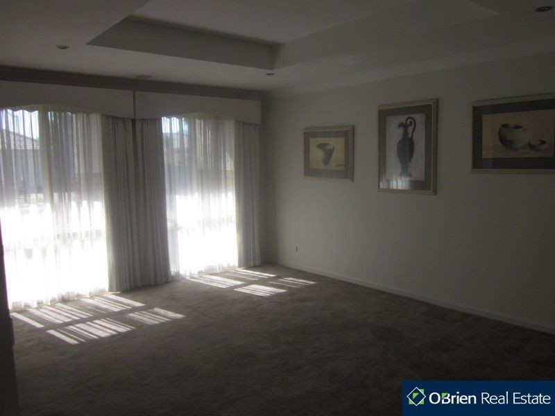 3 BARWON Drive, Pakenham VIC 3810