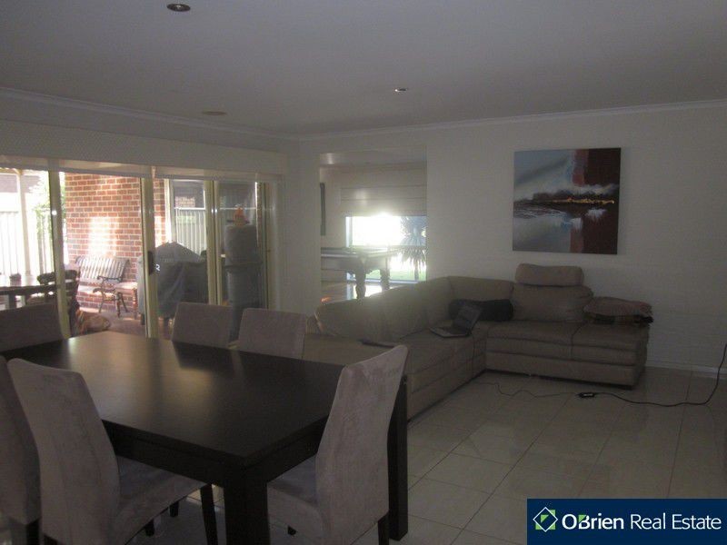 3 BARWON Drive, Pakenham VIC 3810