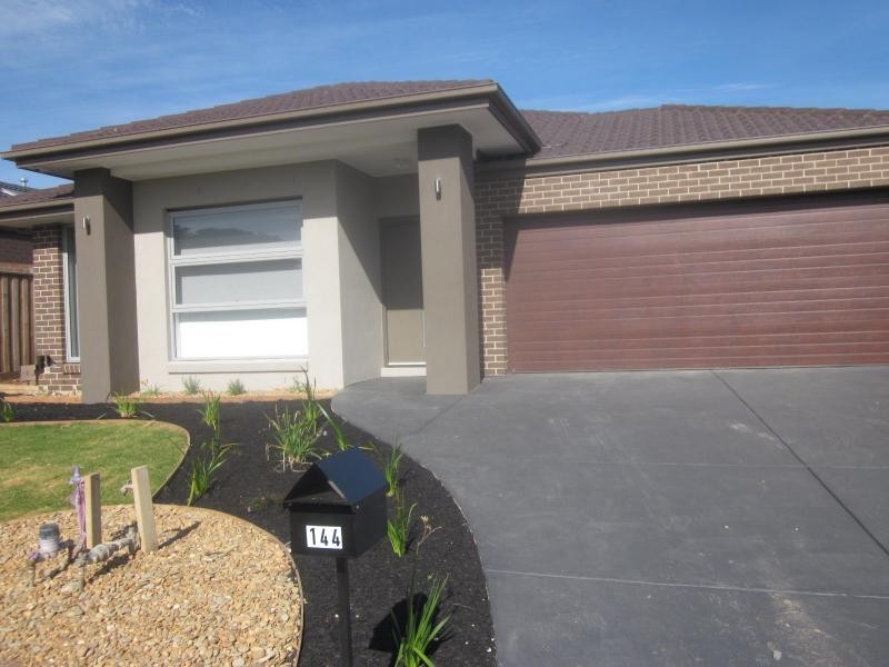 144 Mountainview Boulevard, Cranbourne North VIC 3977