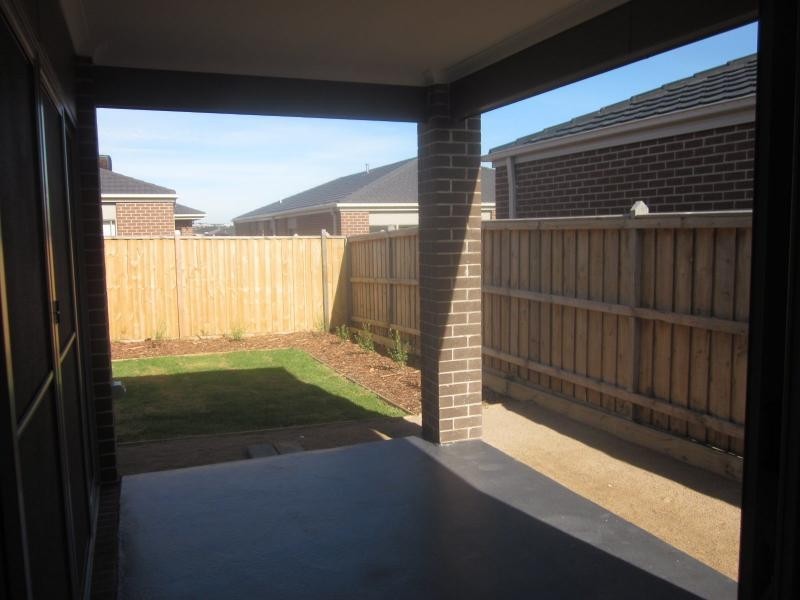 144 Mountainview Boulevard, Cranbourne North VIC 3977