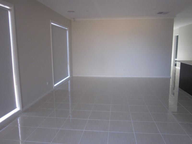 144 Mountainview Boulevard, Cranbourne North VIC 3977