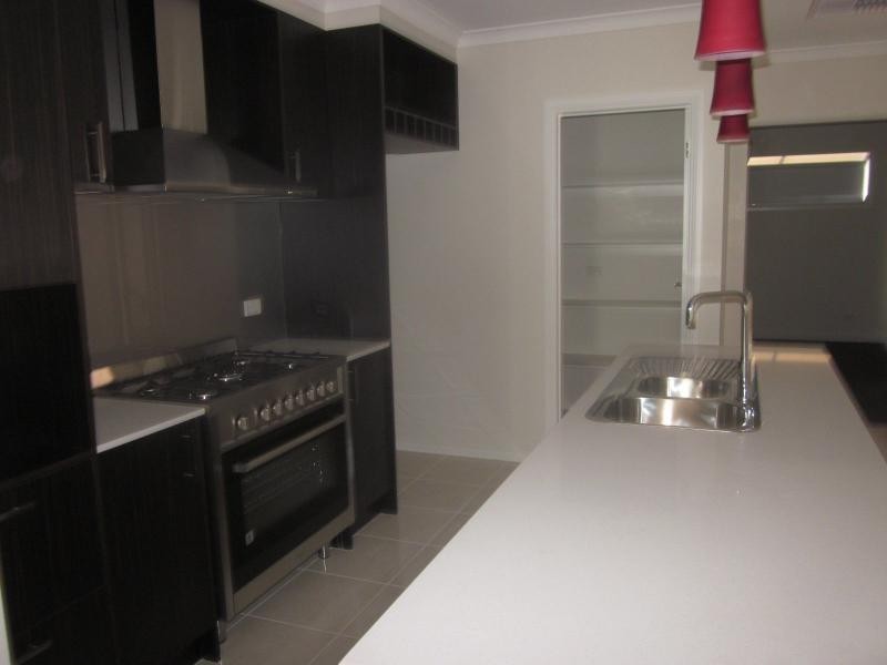 144 Mountainview Boulevard, Cranbourne North VIC 3977