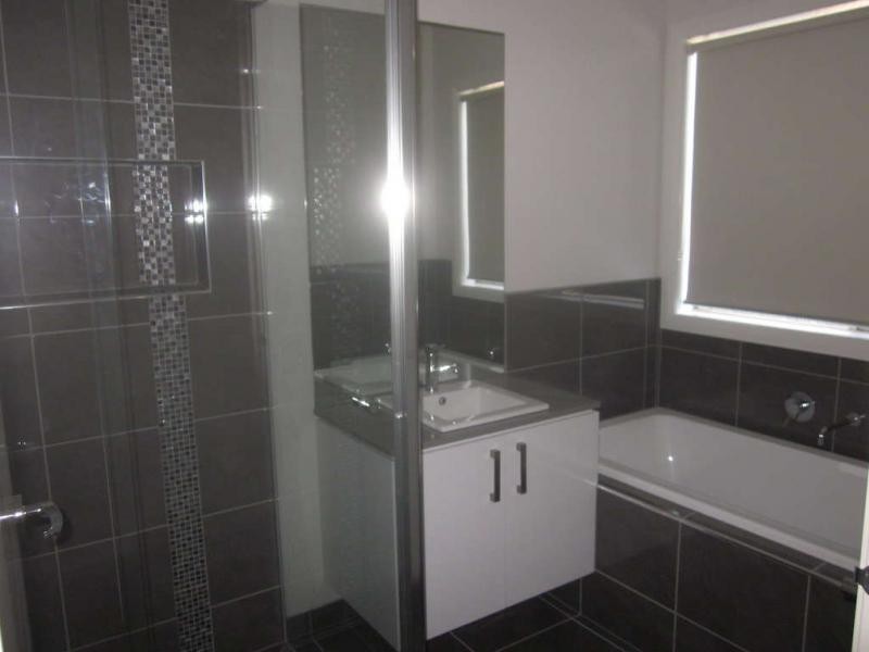 63 Burford Way, Cranbourne North VIC 3977