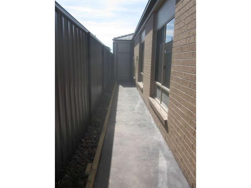 63 Burford Way, Cranbourne North VIC 3977