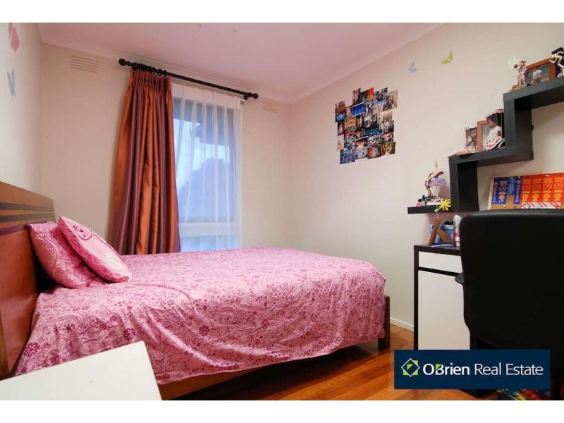 37 Ravenhill Crescent, Endeavour Hills VIC 3802