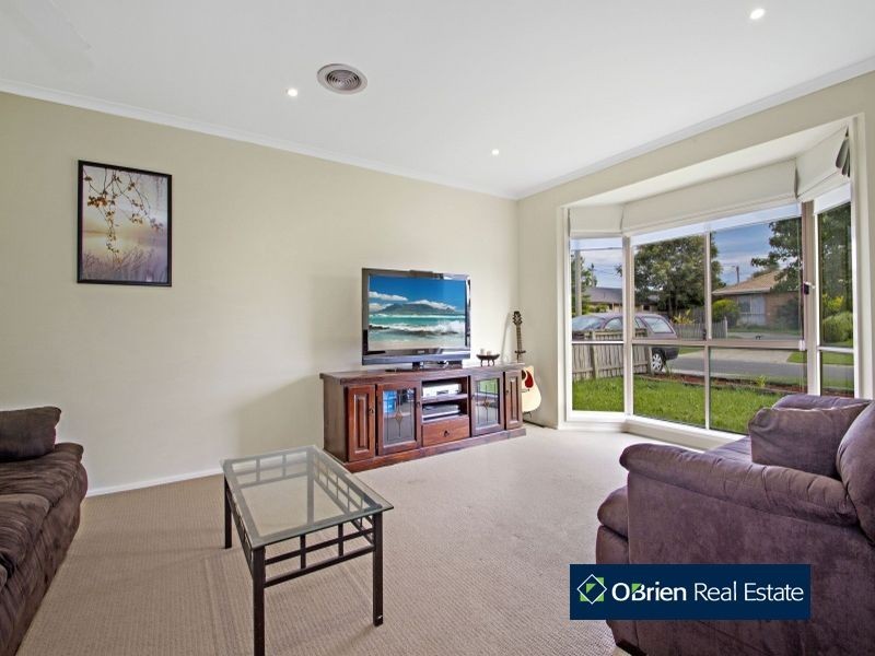 5 Joyce Street, Cranbourne West VIC 3977