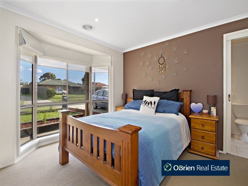 5 Joyce Street, Cranbourne West VIC 3977